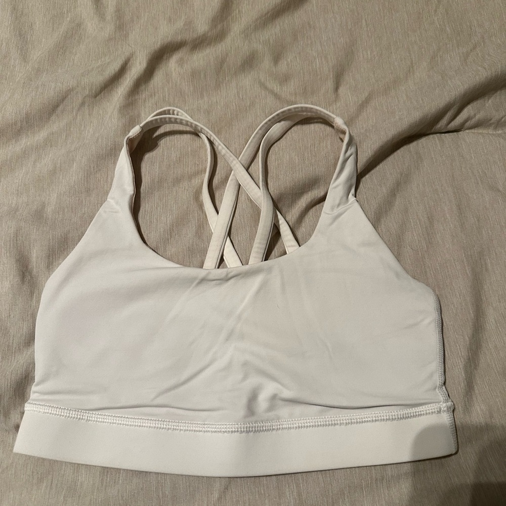 Lululemon white energy bra size 4 sports bra bra pads included